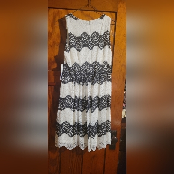 NWT London Times black and white lace cocktail dress, SZ 12 - Picture 3 of 6